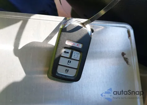 2016 Honda Accord Touring z USA, uszkodzony, nr VIN 1HGCR3F92GA006060